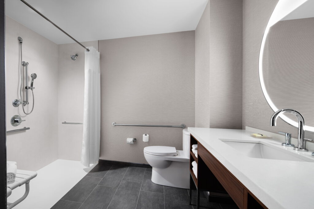 Courtyard room bathroom